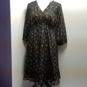 Lovely Isabel Maternity dress Size MM New w/ Tags